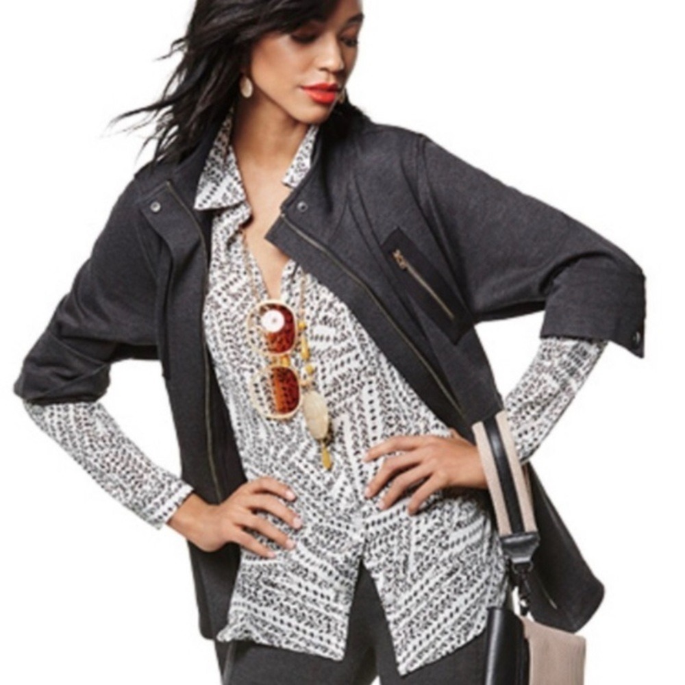 Cabi Black White Print Split Back Button Down Blouse Size Medium Style 3255‎